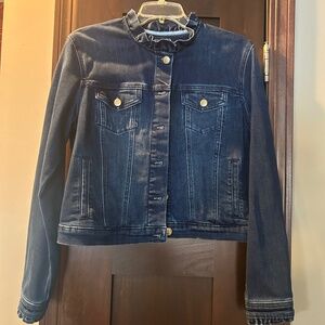 Denim jacket w ruffle collar